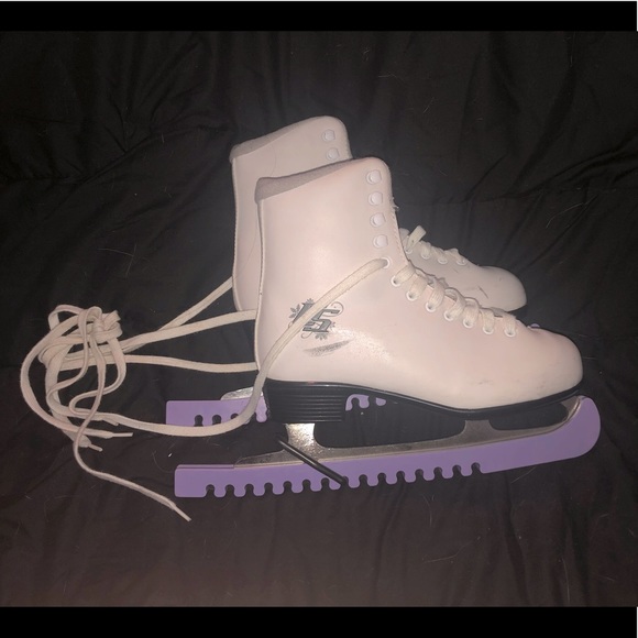 Ice Skates - Picture 2 of 4